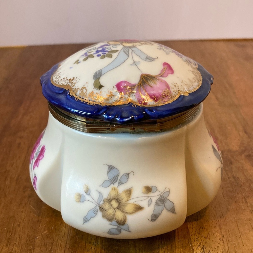 FW & Co Vintage Hand Painted Floral‎ Porcelain Hinged Trinket Box England - Picture 10 of 14